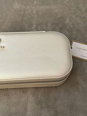 NWT CASHMERE AND CUPCAKES TRAVEL JEWELRY BIX